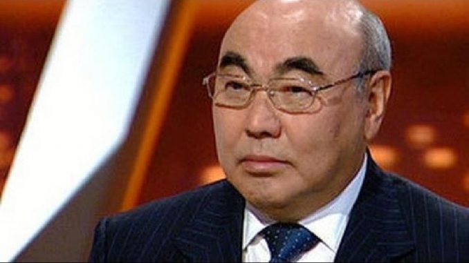 Бывший президент Кыргызстана Аскар Акаев улетел в Москву