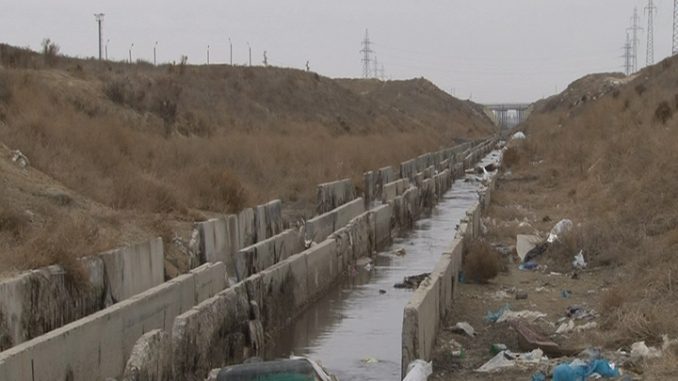 Конаев накрыл неприятный запах из канализации.