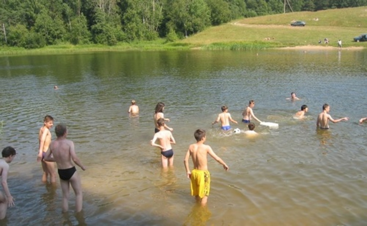 Можно сегодня на речку. Купание в реке. Купание в водоемах. Купание на речке. Лето купание.